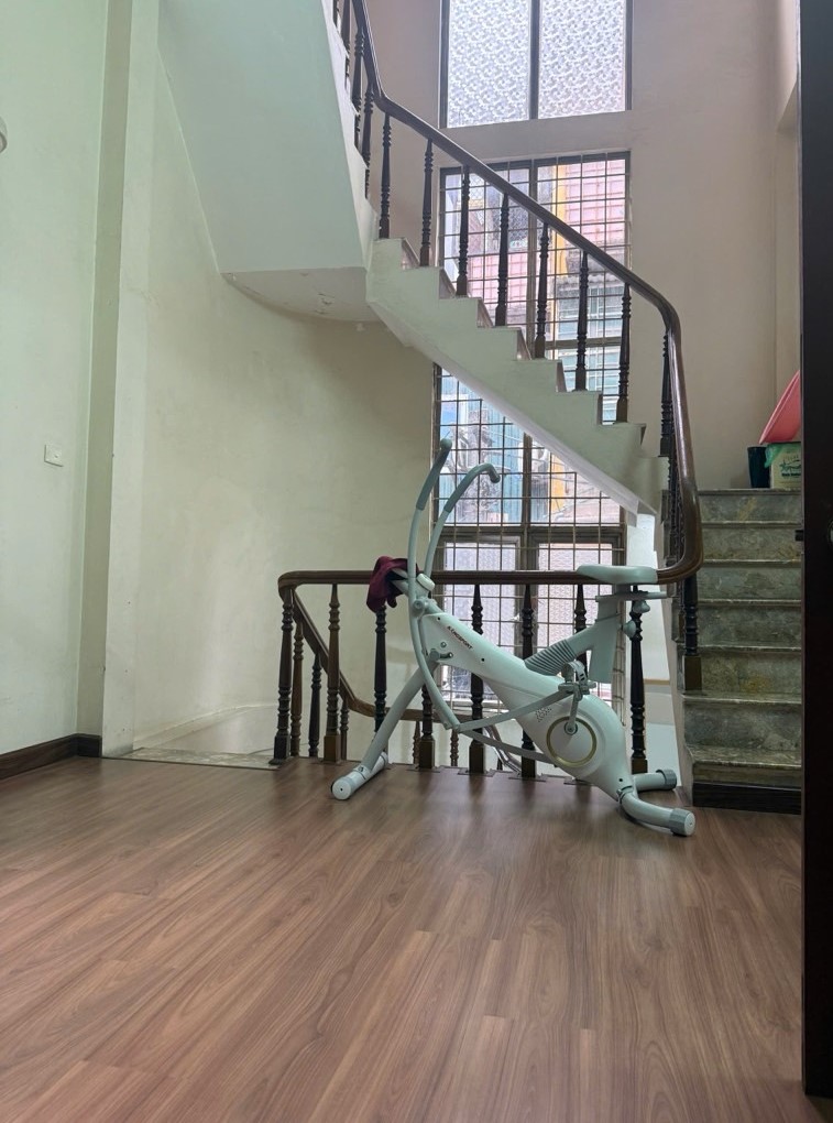 Bán nhà lô góc Nguyễn Chí Thanh - ô tô tránh, thông tứ tung - an sinh đỉnh cao -