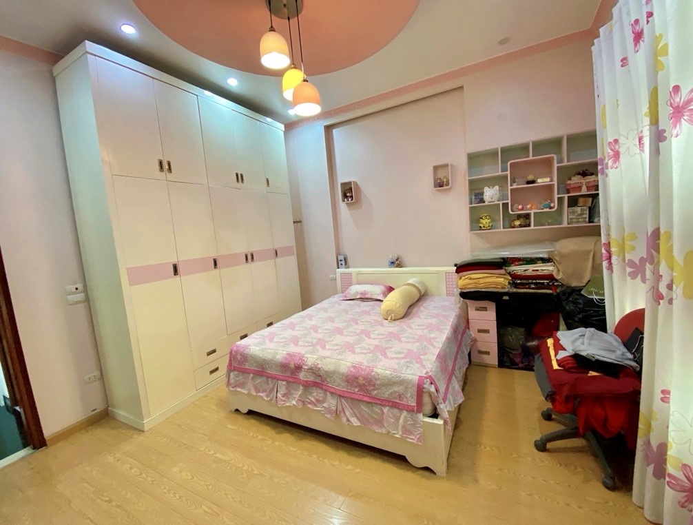 Bán nhà Thái Hà - 50m2 x Mt 3m5 x 5 tầng - Ngõ nông sát phố - 12 tỷ