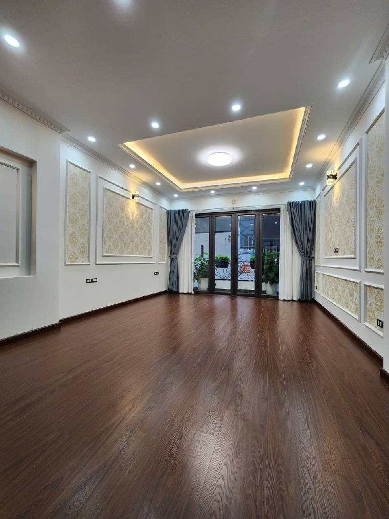 Bán nhà Nguyễn Chí Thanh_ngõ ô tô kinh doanh ngày đêm_65m2 x thang máy_giá chào 32 tỷ