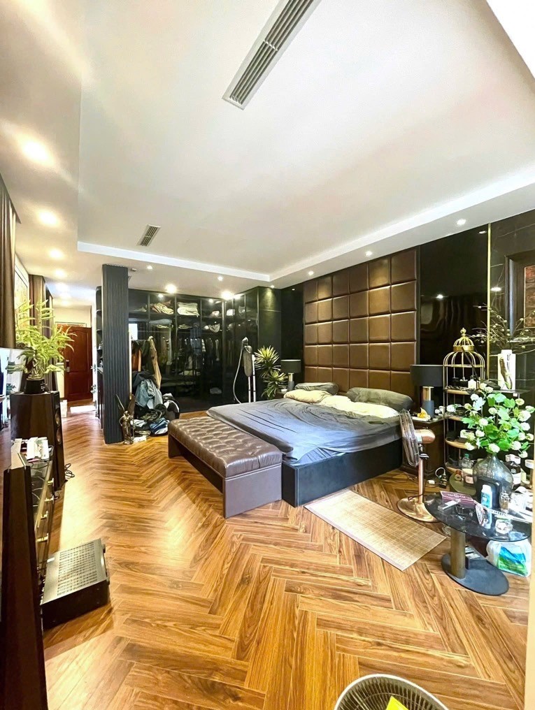 Bán nhà Nguyễn Chí Thanh_7 chỗ ngủ nhà_kinh doanh đỉnh_75m2 x thang máy_giá chào gần 34 tỷ