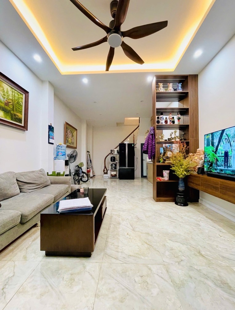 Bán nhà Huỳnh Thúc Kháng_ô tô đỗ cửa_32m2_mt 4m_vuông vắn_giá chào nh 16 tỷ