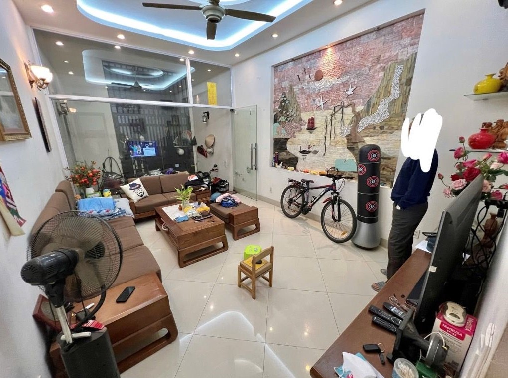 Bán nhà Nguyễn Chí Thanh_giá đầu tư_ô tô đỗ cửa_ngõ thông tứ tung_55m2_giá chào 9,8 tỷ