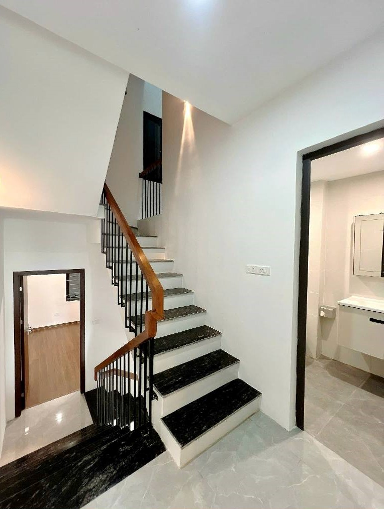 Bán nhà Nguyễn Chí Thanh_phân lô vỉa hè_ô tô dừng đỗ 24h_qh ổn định_50m2_giá chào 18 tỷ