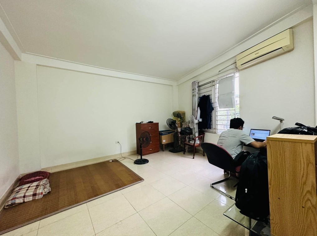 Bán nhà Chùa Láng_cực hiếm tại khu vực_ô tô quay đầu, ngủ nhà_dân xây, vuông vắn_50m2