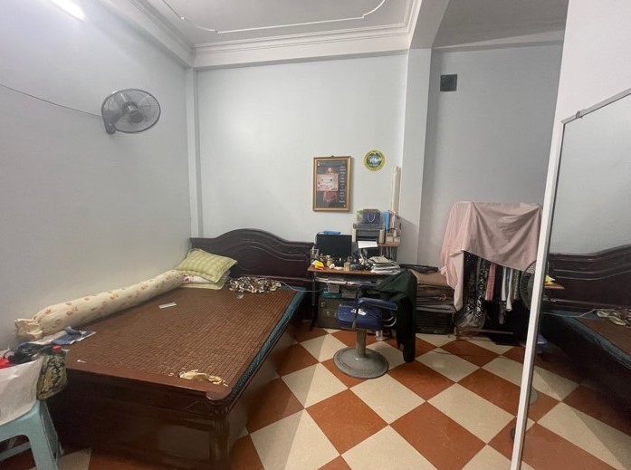 Bán nhà Nguyễn Chí Thanh_ô tô quay đầu trước nhà_dân xây vuông vắn_52m2_mt 4m5