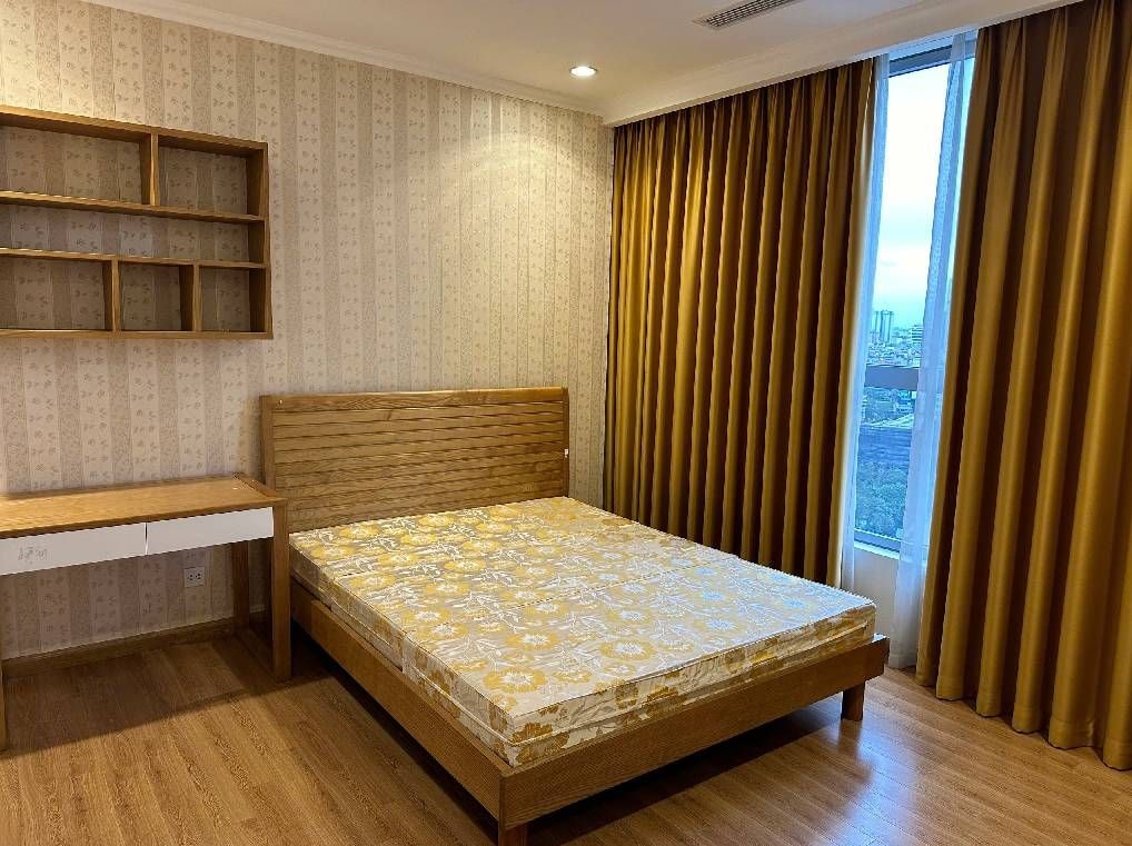 Bán CHCC Vincom Nguyễn Chí Thanh_lô góc đón nắng_cực hiếm nhà bán_129m2_giá chào 19 tỷ