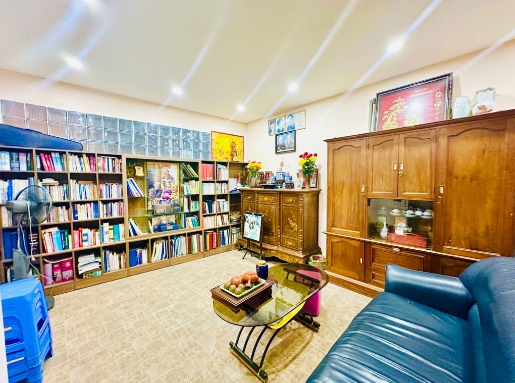 Bán nhà Pháo Đài Láng_mặt phố_lô góc_kd đỉnh, sầm uất_100m2_giá chào 38 tỷ