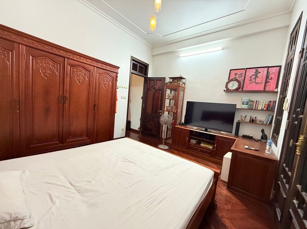 Bán nhà phường Láng_ô tô đỗ cửa_5 tầng dân xây_40m2_giá chào 13,5 tỷ