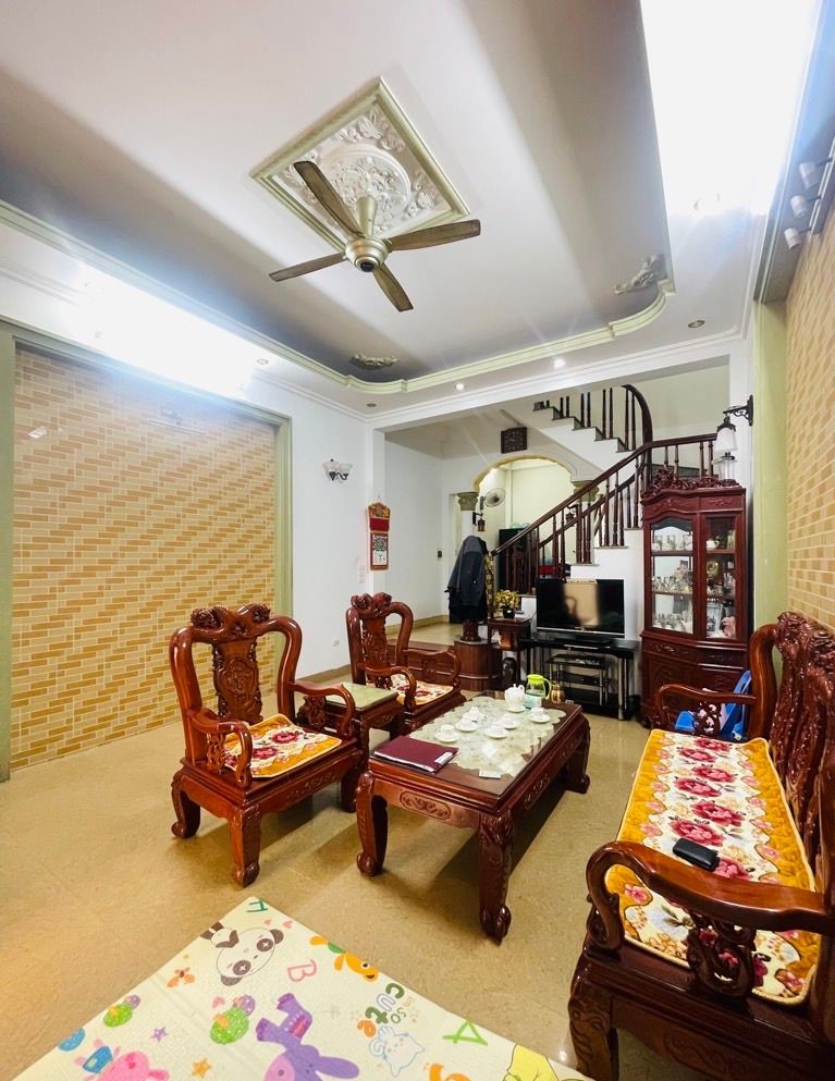 Bán nhà Hoàng Cầu_ô tô dừng đỗ ngày đêm, quay đầu thoải mái_vuông vắn_75m2_giá chào 30 tỷ