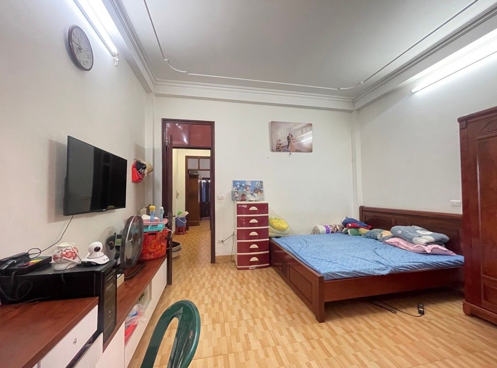 Bán nhà Hoàng Cầu_ô tô dừng đỗ ngày đêm, quay đầu thoải mái_vuông vắn_75m2_giá chào 30 tỷ