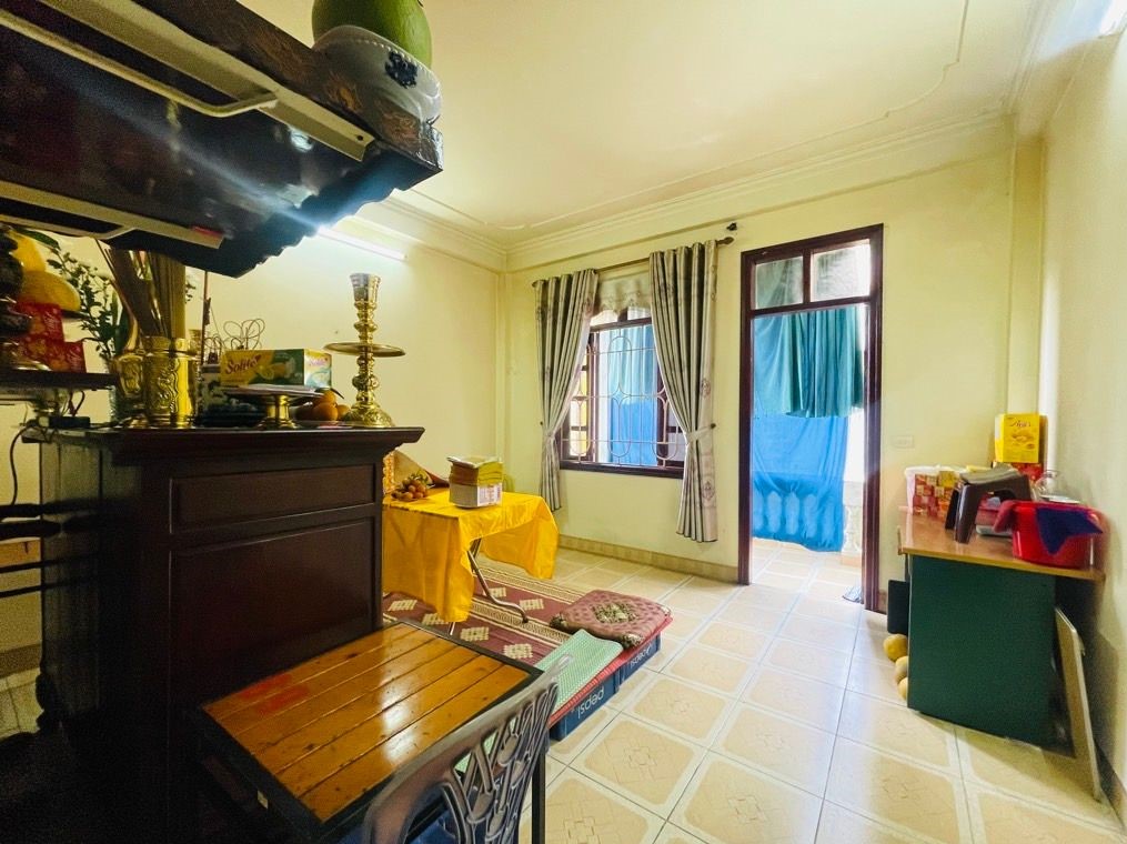 Bán nhà Hoàng Cầu_ô tô dừng đỗ ngày đêm, quay đầu thoải mái_vuông vắn_75m2_giá chào 30 tỷ