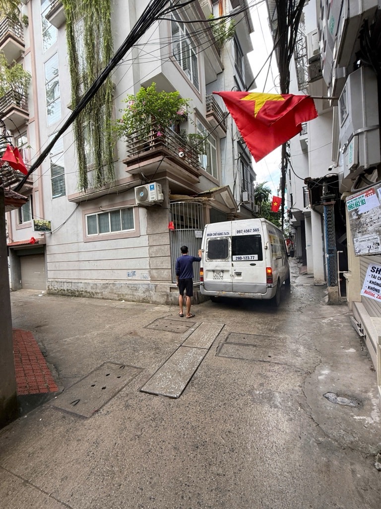 Bán nhà Đường Láng_ô tô đỗ 24/7_vuông vắn_5 tầng chắc chắn ở ngay_40m2_giá chào 13 tỷ