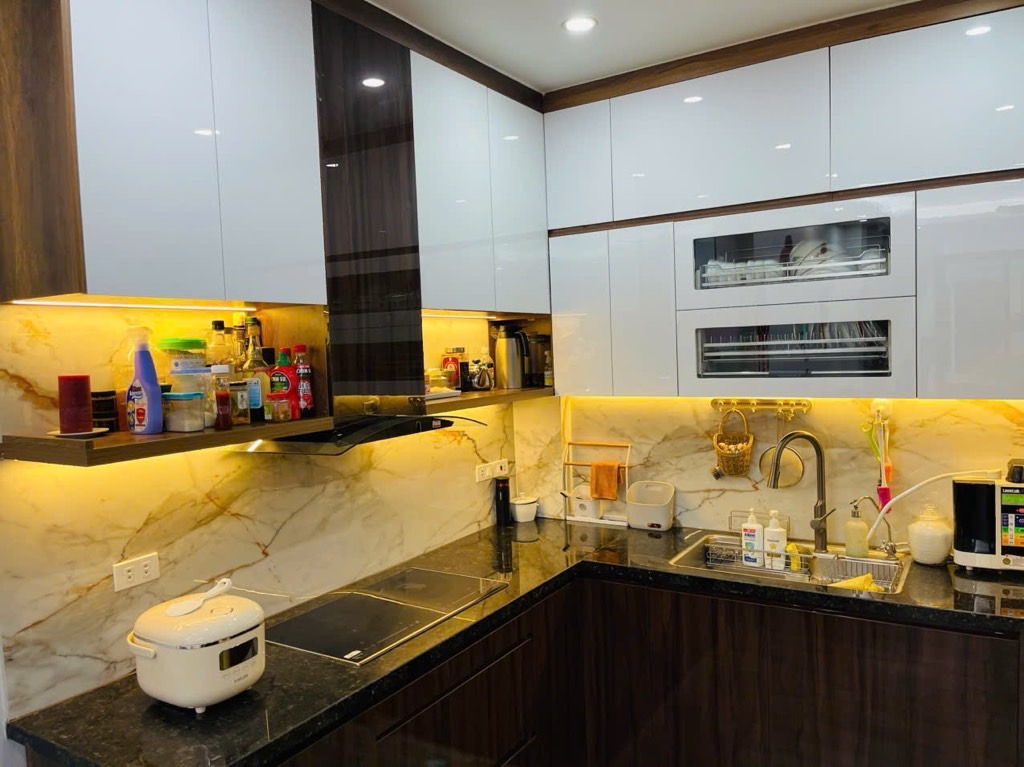 Bán nhà Đường Láng_ô tô đỗ 24/7_vuông vắn_5 tầng chắc chắn ở ngay_40m2_giá chào 13 tỷ