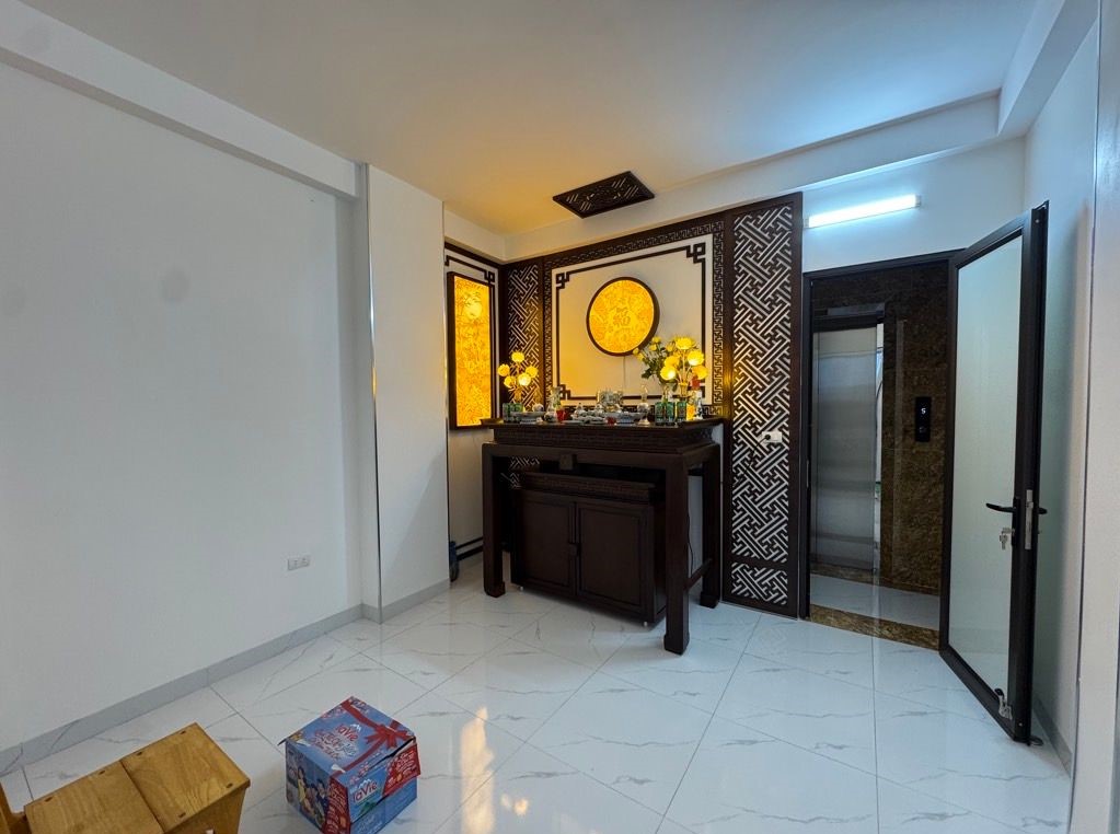 Bán nhà phố Mai Anh Tuấn_thang máy_view hồ ở sướng_sđ cc sẵn gd_40m2_giá chào 18,3 tỷ