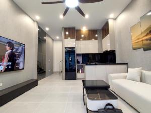 NHÀ MỚI ĐẸP -20M RA OTO - VĂN MIẾU -TRUNG TÂM QUẬN ĐỐNG ĐA