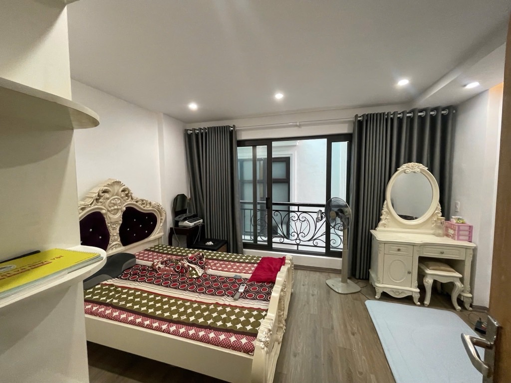 Bán nhà Trường Chinh - Nhà xây mới 7 tầng thang máy - 10.3 tỷ