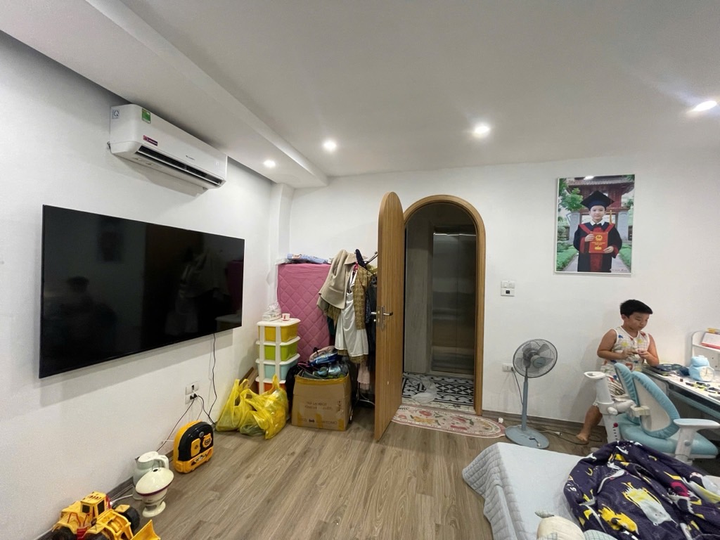 Bán nhà Trường Chinh - Nhà xây mới 7 tầng thang máy - 10.3 tỷ