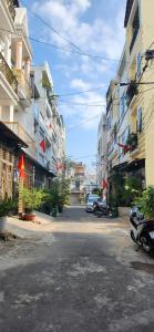 BÁN NHÀ 4 TẦNG HẺM XE NGAY VẠN PHÚC CITY PHƯỜNG HIỆP BÌNH PHƯỚC CHỈ 7.2 TỶ