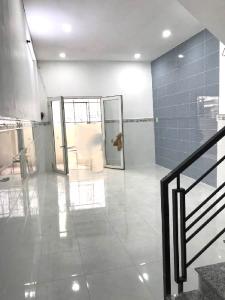 BÁN NHÀ HẺM XE HƠI 2 TẦNG QUỐC LỘ 13 100M2 SỔ VUÔNG VỨC NHỈNH 5 TỶ - THU NHẬP 14TR/THÁNG