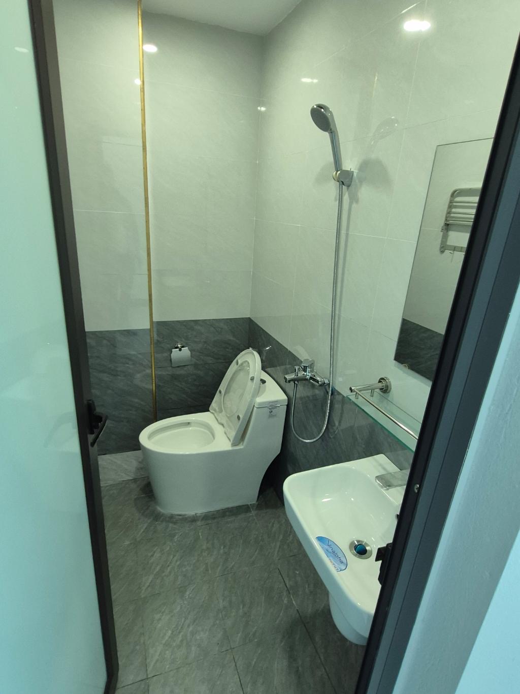 MẶT PHỐ - XÂY MỚI – 6 TẦNG – THANG MÁY