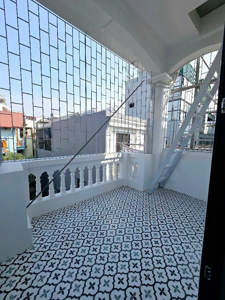 BÁN NHÀ ĐẸP KIM GIANG, HÀ NỘI. 42m2 , 10ty95.  Ô TÔ -NGÕ THÔNG-KINH DOANH-TẶNG NỘI THẤT XỊN-SỔ ĐỎ VUÔNG A4