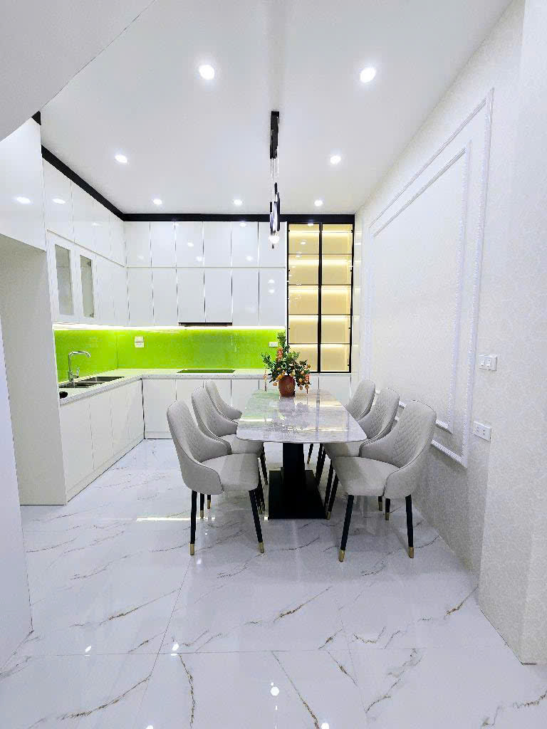 BÁN NHÀ ĐẸP KIM GIANG, HÀ NỘI. 42m2 , 10ty95.  Ô TÔ -NGÕ THÔNG-KINH DOANH-TẶNG NỘI THẤT XỊN-SỔ ĐỎ VUÔNG A4