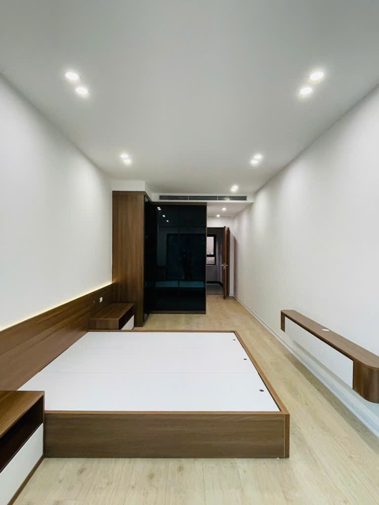 Bán nhà Đặng Tiến Đông 45m2*7 tầng thang máy- ô tô tránh- hơn 13 tỷ.