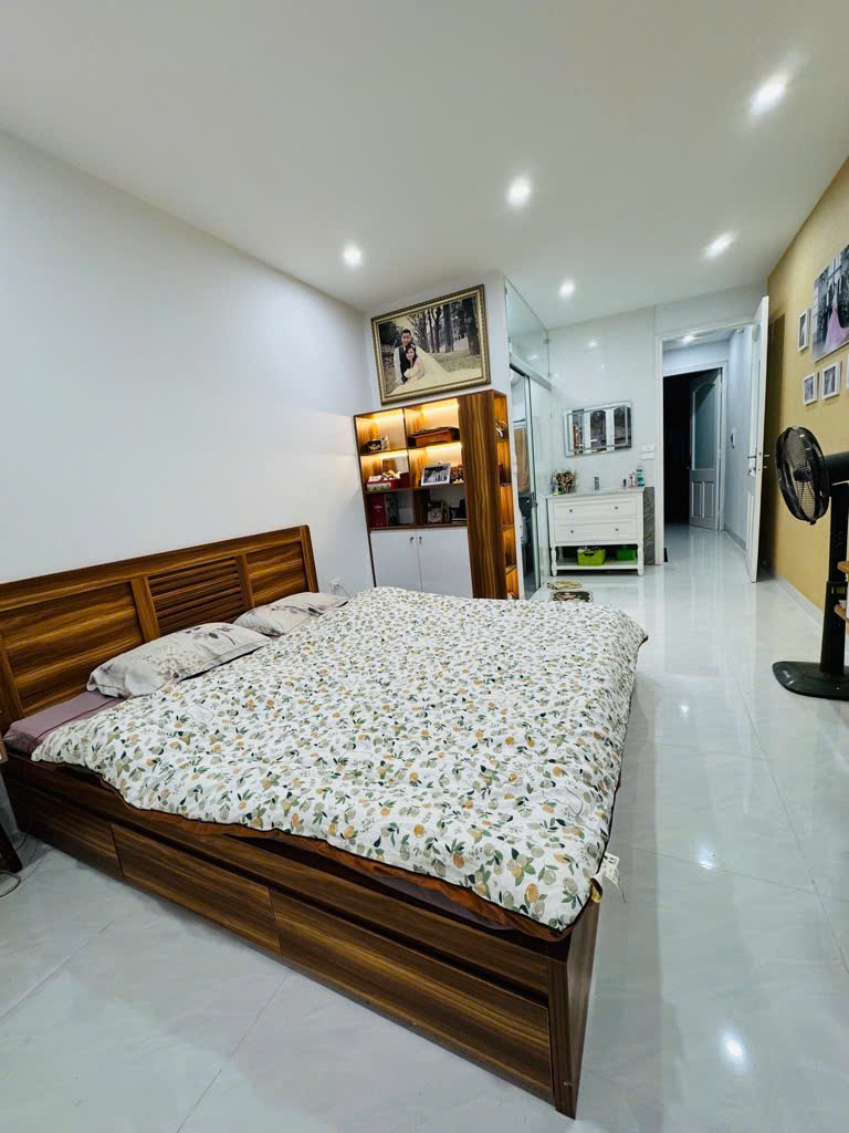 Bán nhà Cầu Giấy- 81.4m2- ngõ thông- ô tô đỗ cửa- 14 tỷ