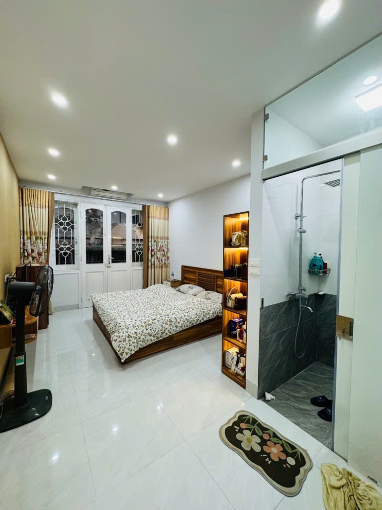 Bán nhà Cầu Giấy- 81.4m2- ngõ thông- ô tô đỗ cửa- 14 tỷ
