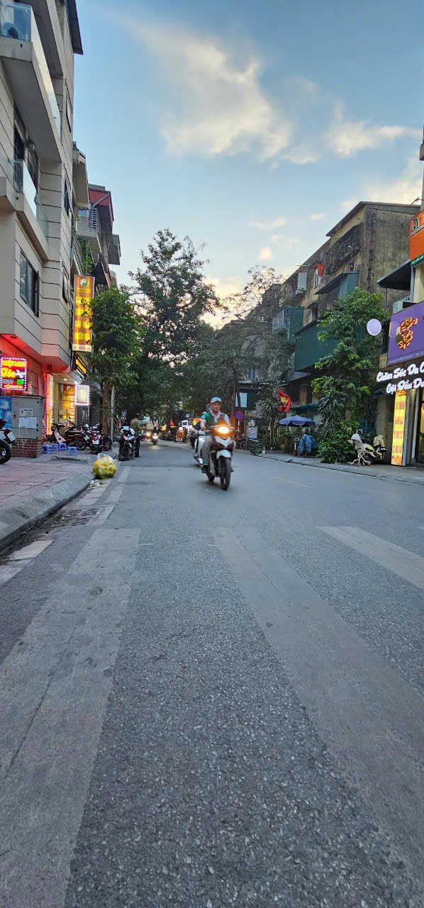 Trường Chinh- 40m2-ô tô tránh, vỉa hè 3.5m- kinh doanh sầm uất- 13 tỷ