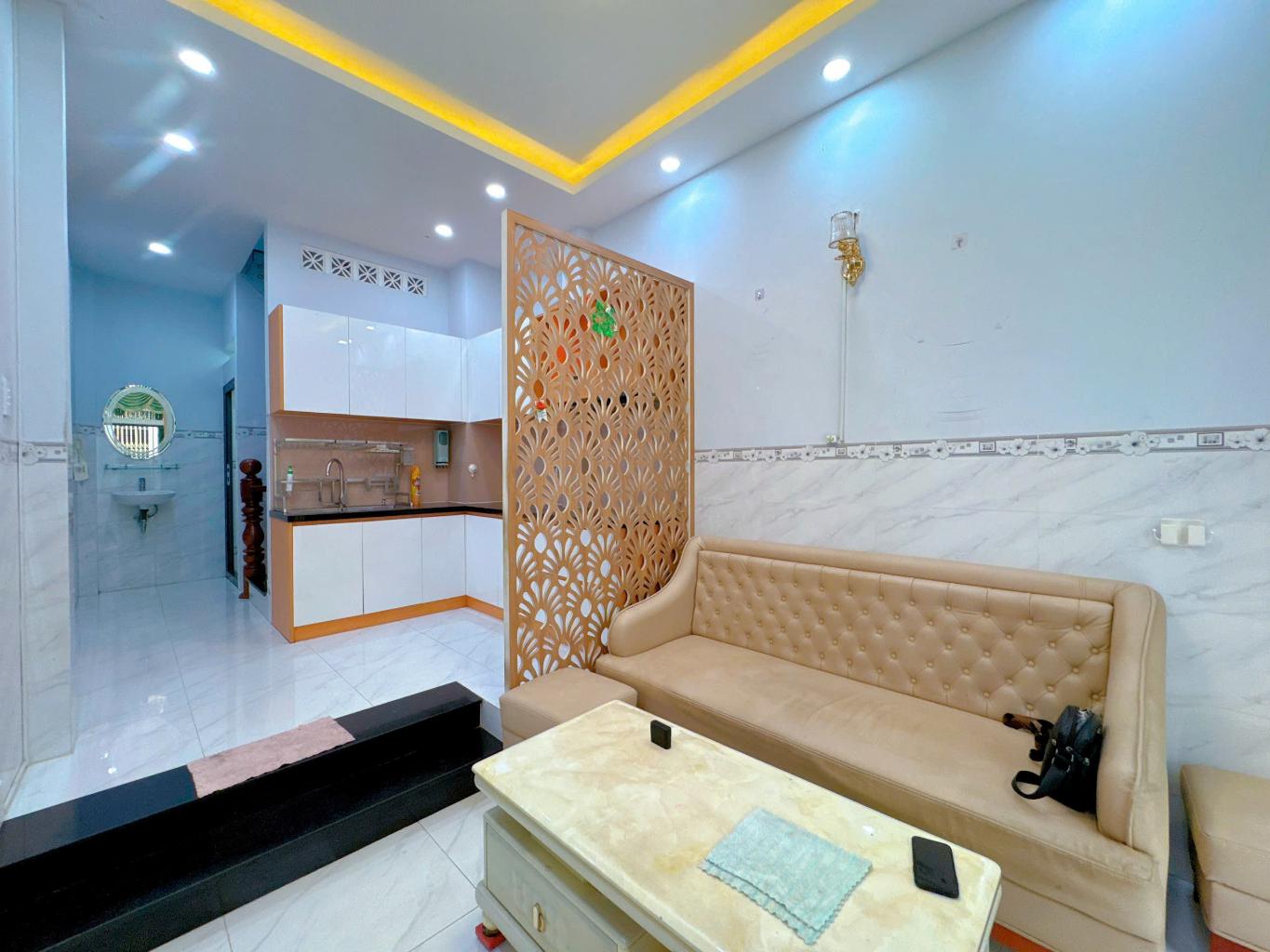 BÁN GẤP CĂN NHÀ NGAY ĐƯỜNG Điện Biên Phủ Phường 10 Quận 10 giá chỉ 5,95 tỷ 4 tầng hoàn công đủ, 2PN, Có thể cải tạo thêm 1PN nữa, 1 phòng thờ, 3WC, sân thượng phơi đồ.