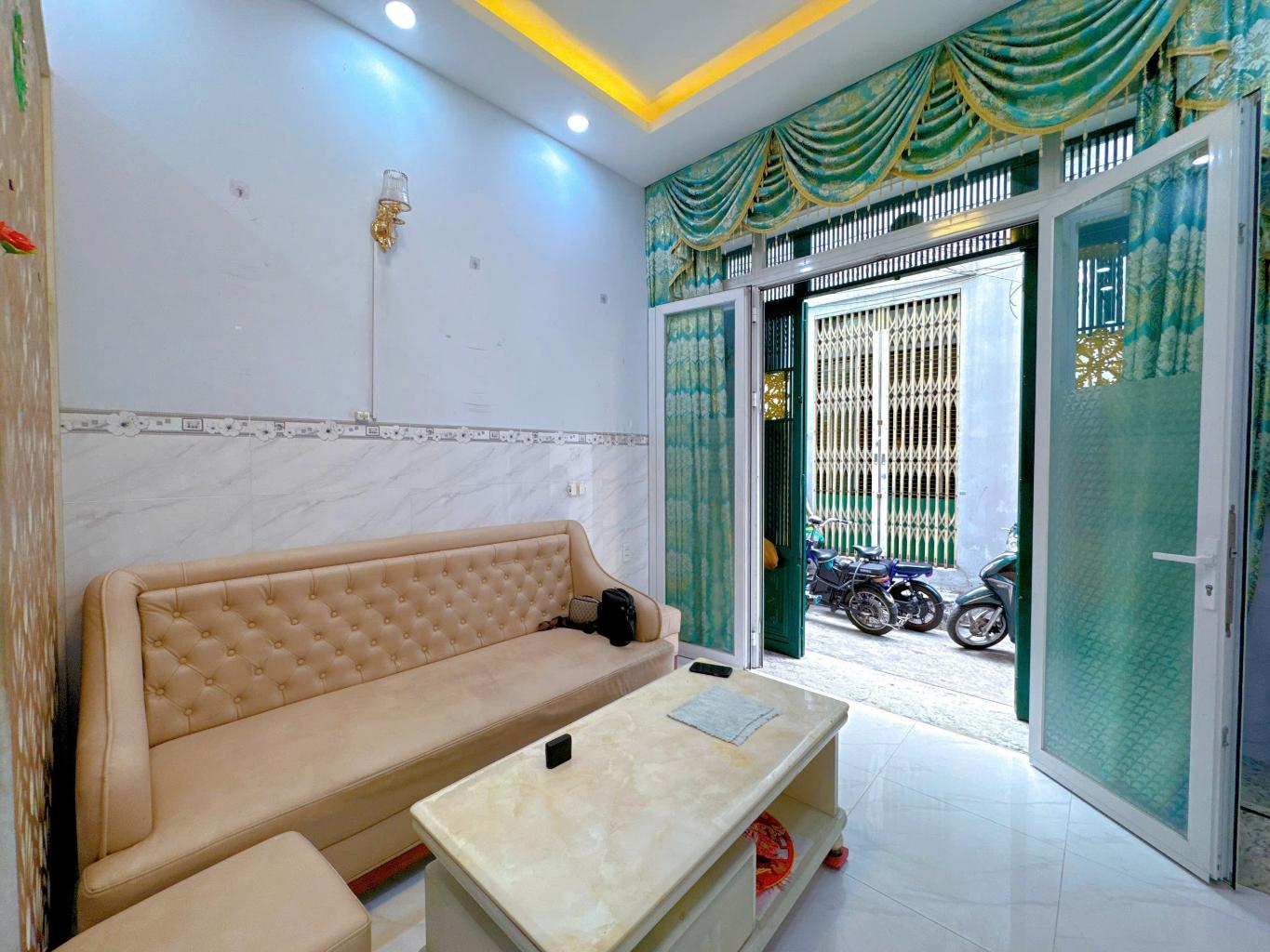BÁN GẤP CĂN NHÀ NGAY ĐƯỜNG Điện Biên Phủ Phường 10 Quận 10 giá chỉ 5,95 tỷ 4 tầng hoàn công đủ, 2PN, Có thể cải tạo thêm 1PN nữa, 1 phòng thờ, 3WC, sân thượng phơi đồ.