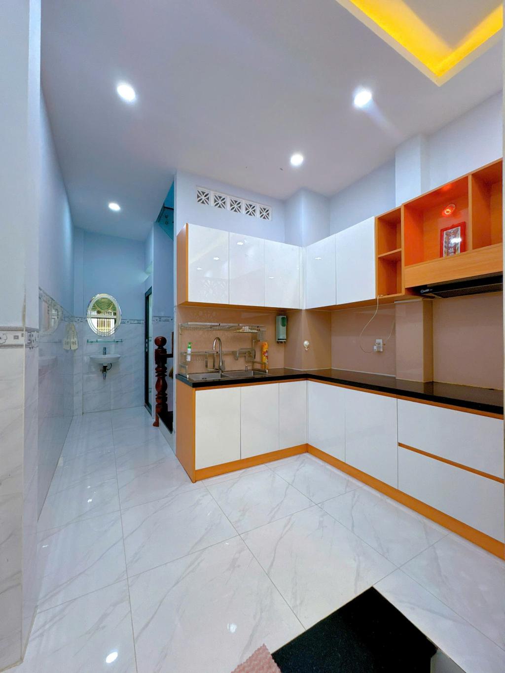 BÁN GẤP CĂN NHÀ NGAY ĐƯỜNG Điện Biên Phủ Phường 10 Quận 10 giá chỉ 5,95 tỷ 4 tầng hoàn công đủ, 2PN, Có thể cải tạo thêm 1PN nữa, 1 phòng thờ, 3WC, sân thượng phơi đồ.