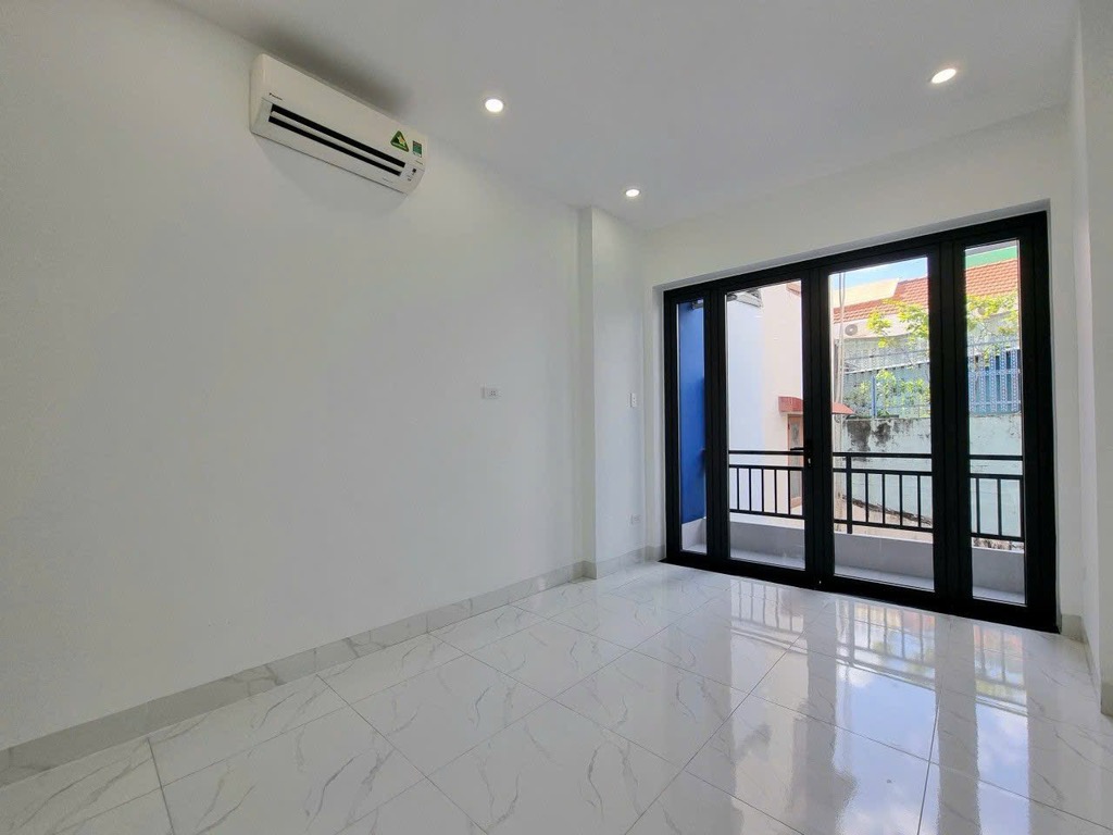 Bán gấp nhà 3 tầng mới, hẻm xe tải Lý Thường Kiệt, Tân Bình chỉ 3 tỷ sổ hồng riêng