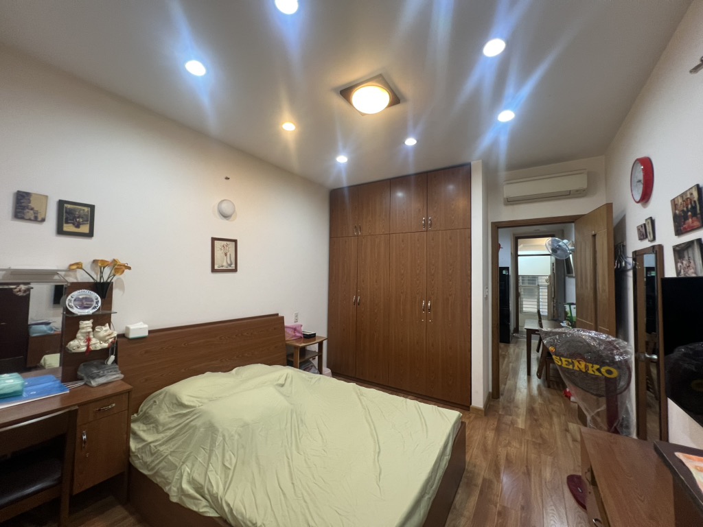Bán gấp nhà 3 tầng mới, hẻm xe tải Lý Thường Kiệt, Tân Bình chỉ 3 tỷ sổ hồng riêng