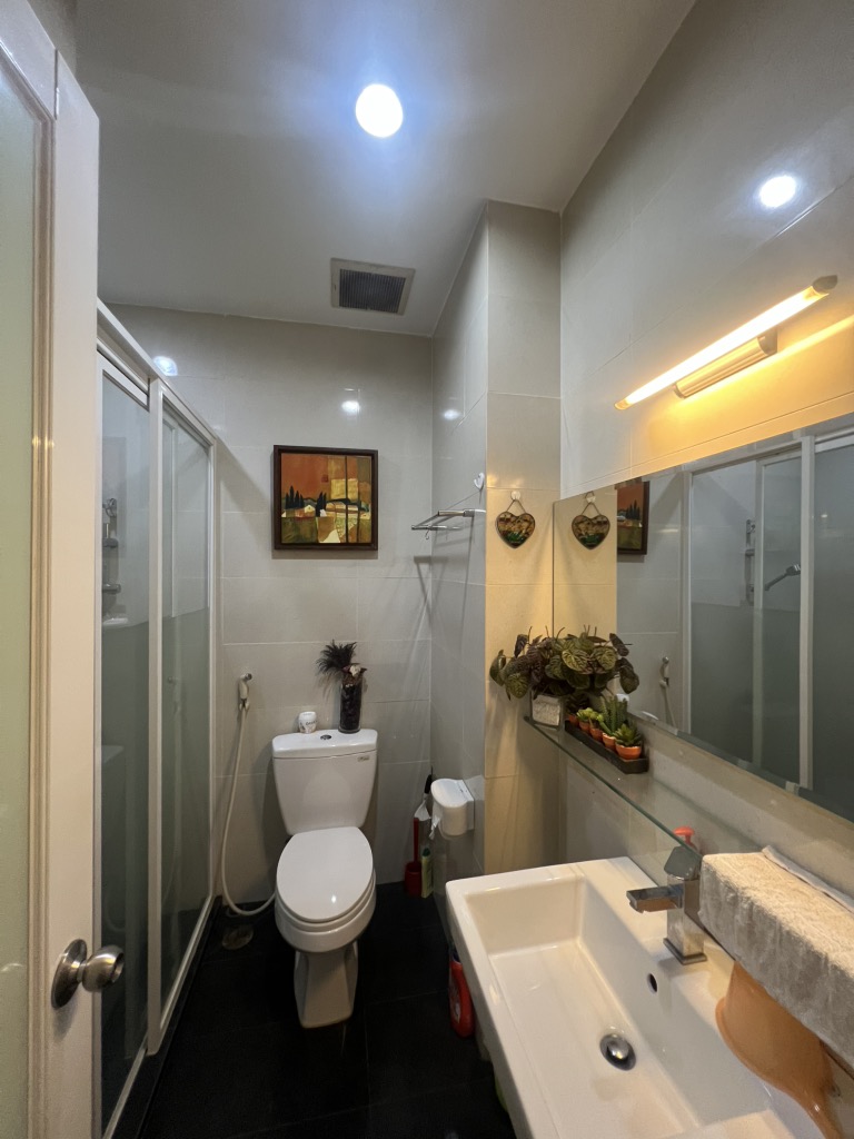 Bán gấp nhà 3 tầng mới, hẻm xe tải Lý Thường Kiệt, Tân Bình chỉ 3 tỷ sổ hồng riêng