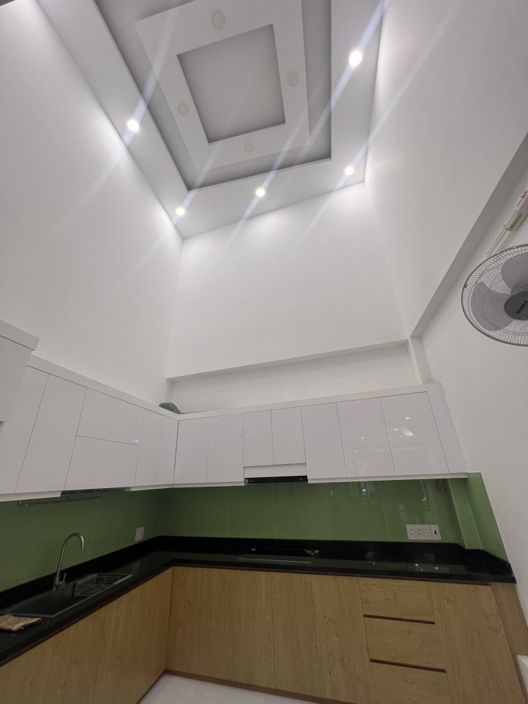 Bán gấp nhà 3 tầng mới, hẻm xe tải Lý Thường Kiệt, Tân Bình chỉ 3 tỷ sổ hồng riêng