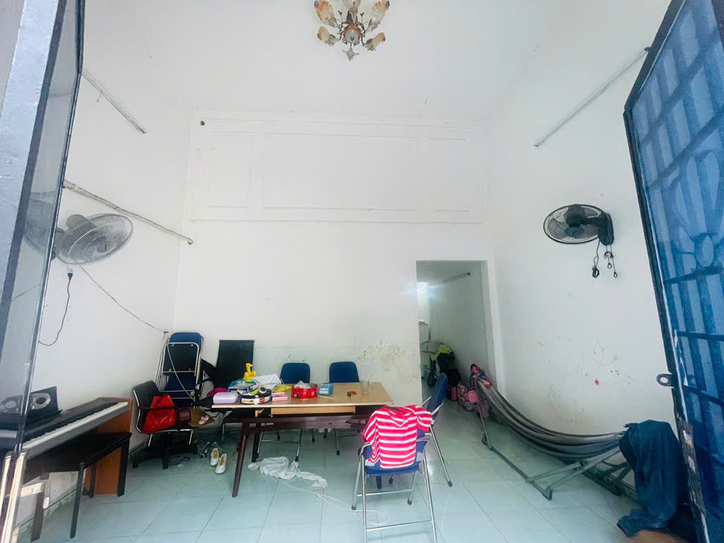 Chủ cần bán nhanh , đường thông thoáng