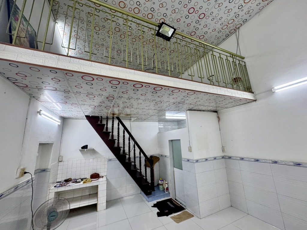 Một căn duy nhất Sát mặt đường Tô ký- ngay cầu vườt quang trung ngang 4.6m