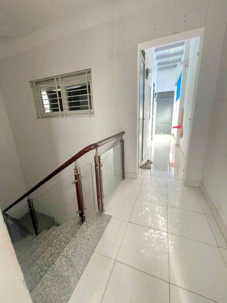 Hẻm oto đỗ cửa, sát mặt tiền phạm văn đồng- dòng tiền 36tr/tháng -4 tầng, 13 phòng chỉ nhỉnh 9tỷ