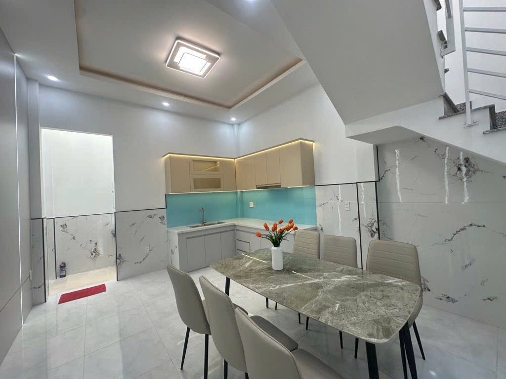 NHÀ ĐẸP Ở NGAY ĐƯỜNG HUỲNH THỊ HAI 60m2 - 3 lầu - tặng full nội thất chỉ 4,8xx ty