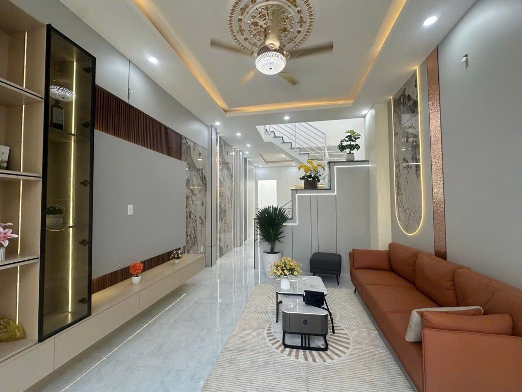 NHÀ ĐẸP Ở NGAY ĐƯỜNG HUỲNH THỊ HAI 60m2 - 3 lầu - tặng full nội thất chỉ 4,8xx ty