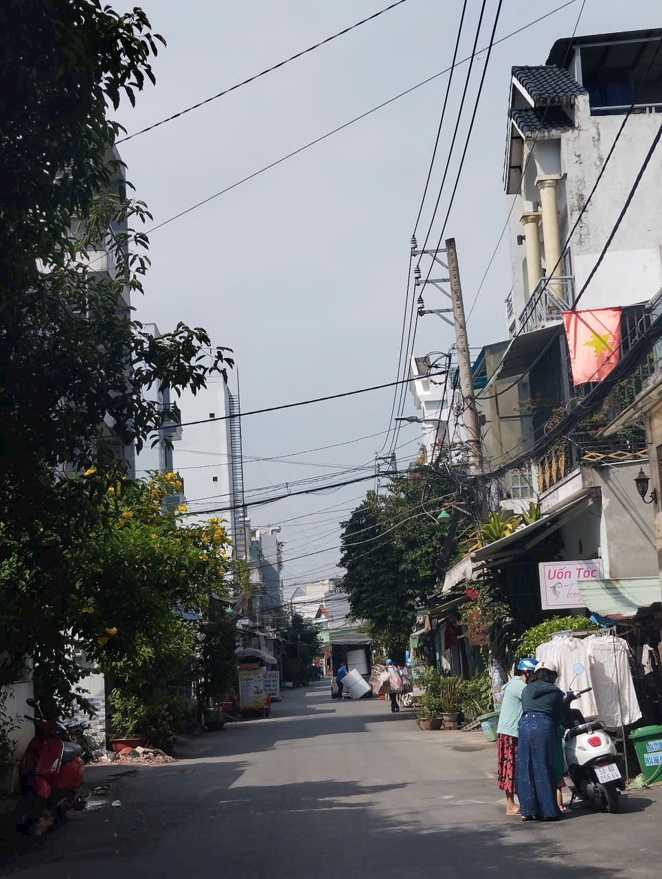 NHÀ ĐẸP Ở NGAY ĐƯỜNG HUỲNH THỊ HAI 60m2 - 3 lầu - tặng full nội thất chỉ 4,8xx ty