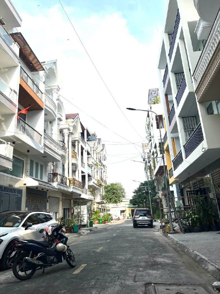 SIÊU PHẨM QUẬN 12 -KHU PHÂN LÔ CAO CẤP ĐỒNG BỘ - HẺM 12m OTO DỪNG ĐỖ NGÀY ĐÊM -GIÁ CHỈ NHỈNH 6 tỷ