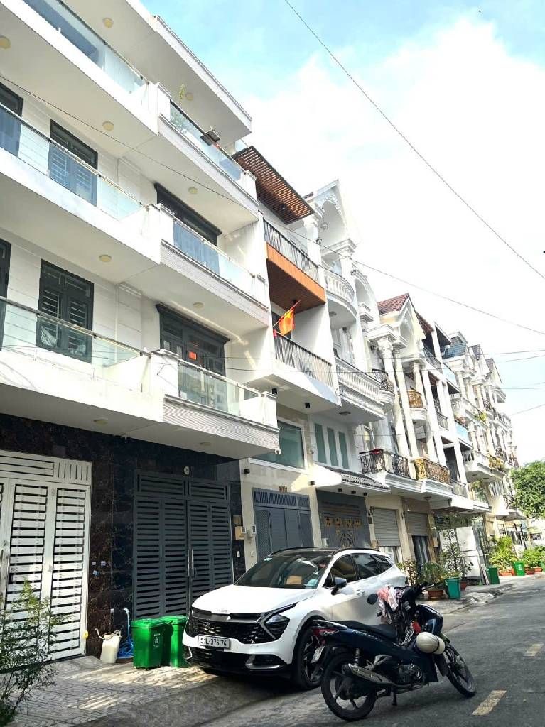 SIÊU PHẨM QUẬN 12 -KHU PHÂN LÔ CAO CẤP ĐỒNG BỘ - HẺM 12m OTO DỪNG ĐỖ NGÀY ĐÊM -GIÁ CHỈ NHỈNH 6 tỷ