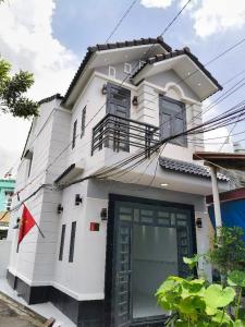 LÔ GỐC 3 MẶT TIỀN CHỈ 5,2 tỷ - HẺM XE HƠI VÀO Ở NGAY ĐƯỜNG TÂN CHÁNH HIỆP QUẬN 12