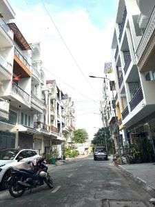 SIÊU PHẨM QUẬN 12 -KHU PHÂN LÔ CAO CẤP ĐỒNG BỘ - HẺM 12m OTO DỪNG ĐỖ NGÀY ĐÊM -GIÁ CHỈ NHỈNH 6 tỷ