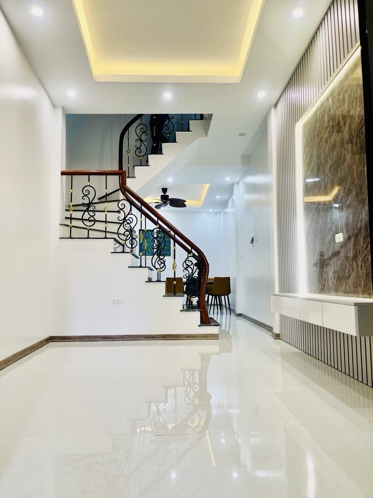 Nhà đẹp vị trí vàng, ô tô tránh, chỉ việc dọn vào ở 45m2 nhỉnh 8 tỷ