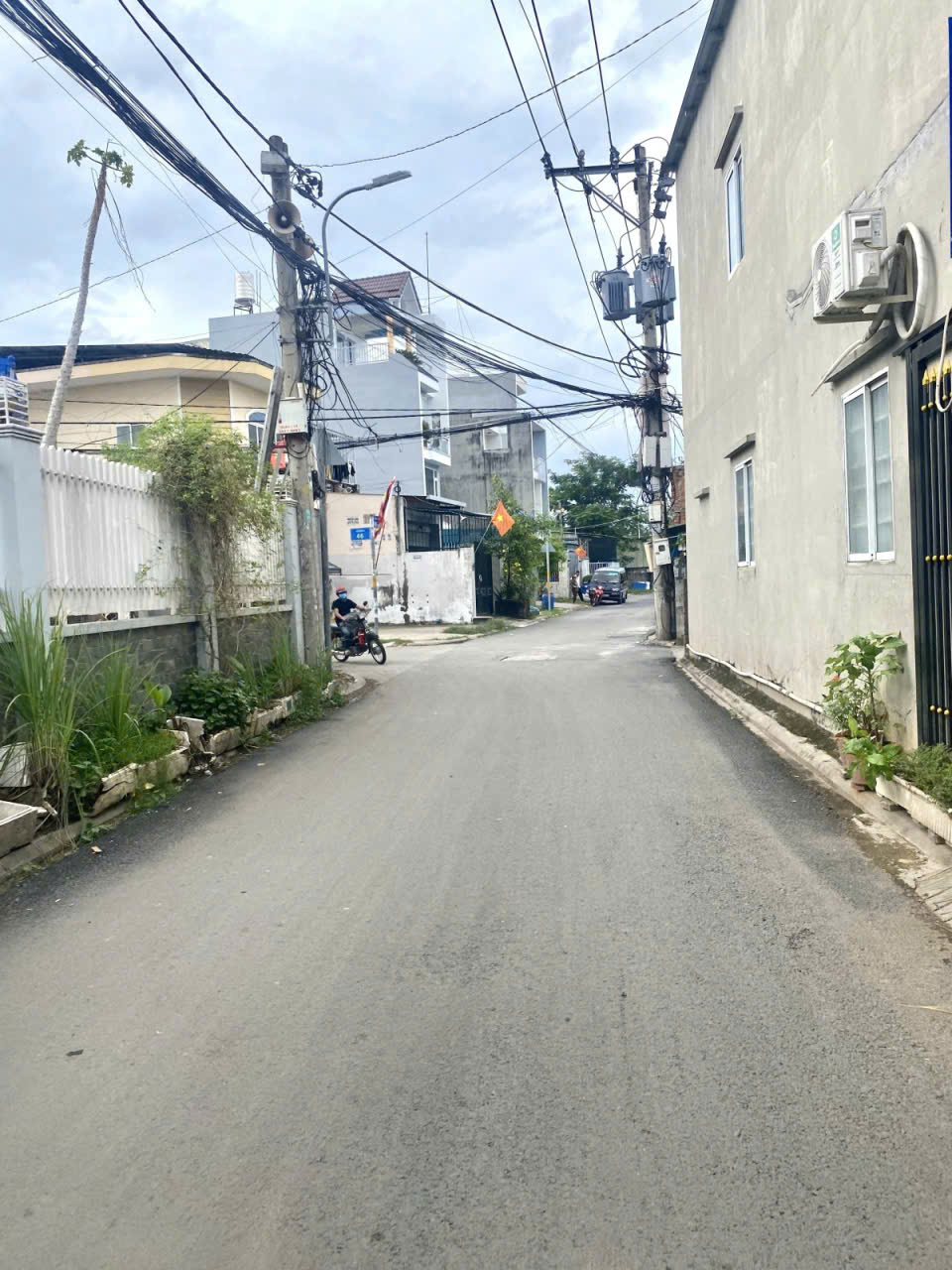 Bán nhà hẻm ô tô đường Bưng Ông Thoàn, phường Phú Hữu, Quận 9, diện tích 73m2, nhỉnh 3 tỷ