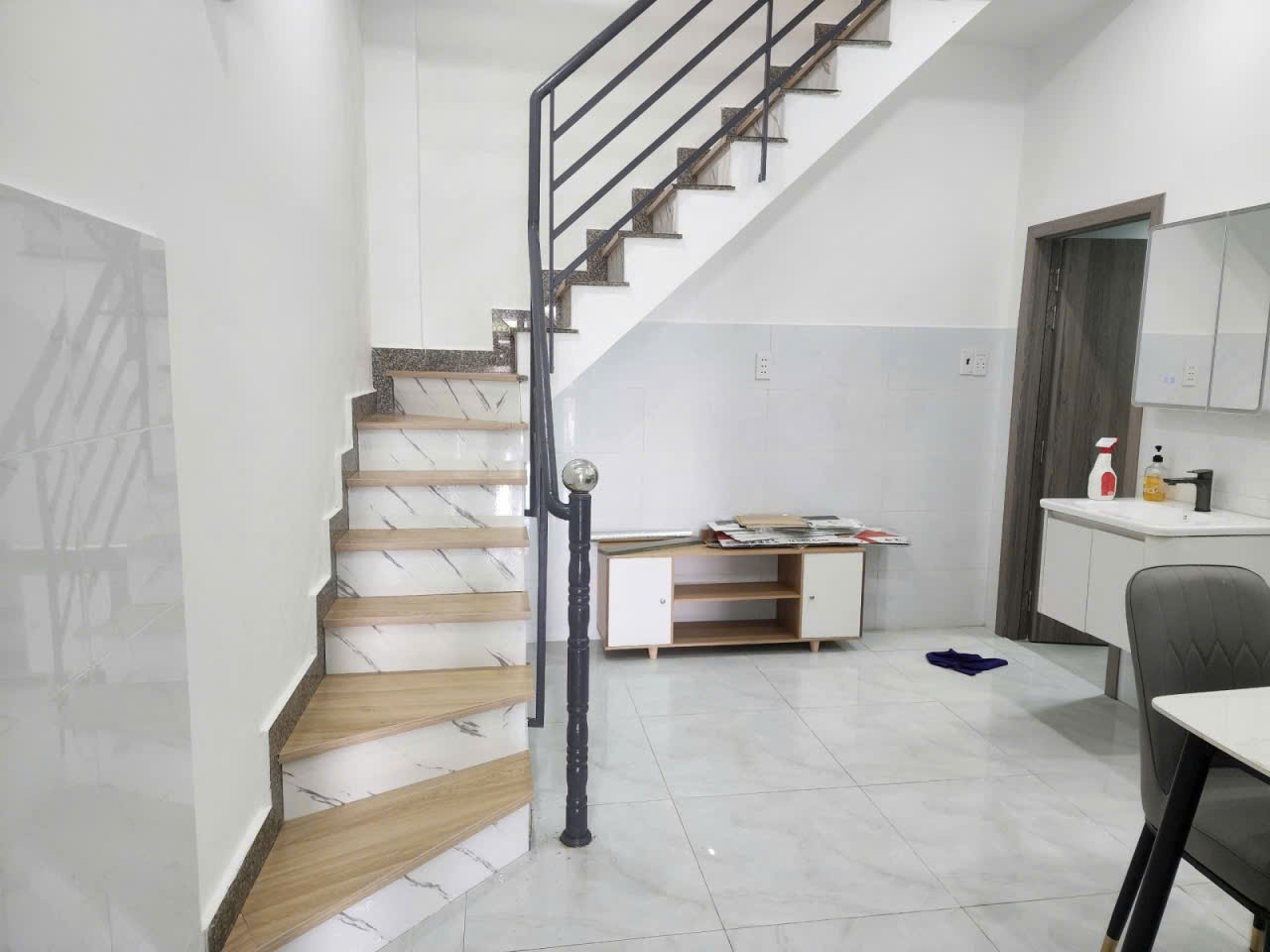 Bán nhà ở ngay hẻm xe hơi đường Hồ Bá Phấn, phường Phước Long A, Quận 9, 61m2, nhỉnh 3 tỷ
